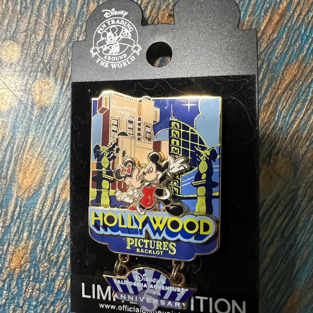 Vintage new Disneyland Trading pin limited Edition CA adventure Hollywood